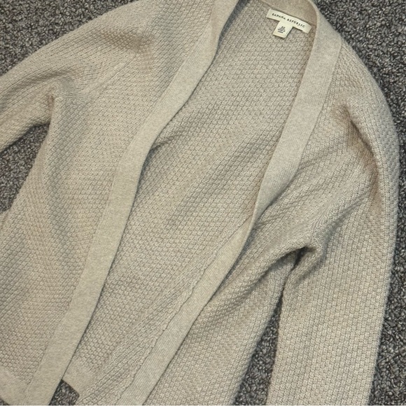 Banana Republic Cream Cardigan - Picture 4 of 6